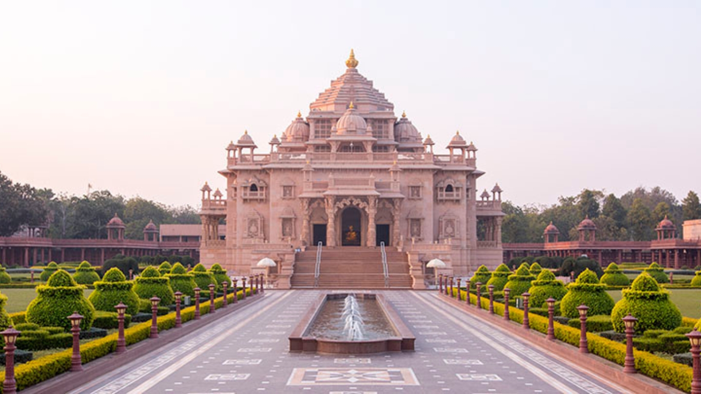 Senior Citizen Dwarka-Somnath Group Tour Package